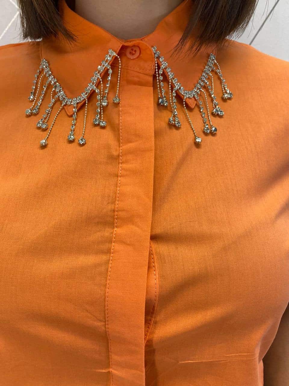fernandaramosstore com br Camisa Feminina Manga Curta com Aplicações Laranja 1