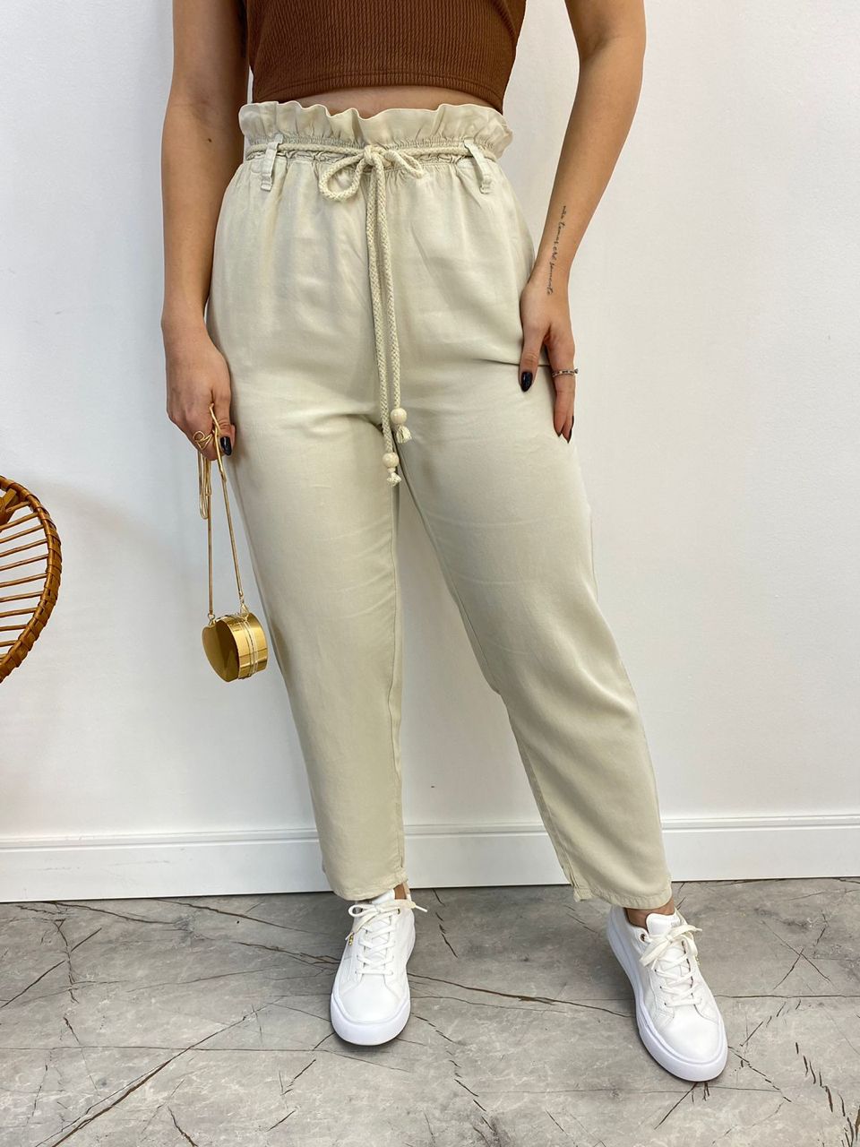 fernandaramosstore com br Calça Feminina Clochard Cropped com Cinto Liocel Cru 1