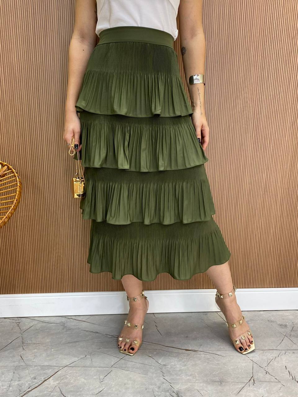 fernandaramosstore com br Saia Midi Melissa Plissada em Camadas Verde Militar1