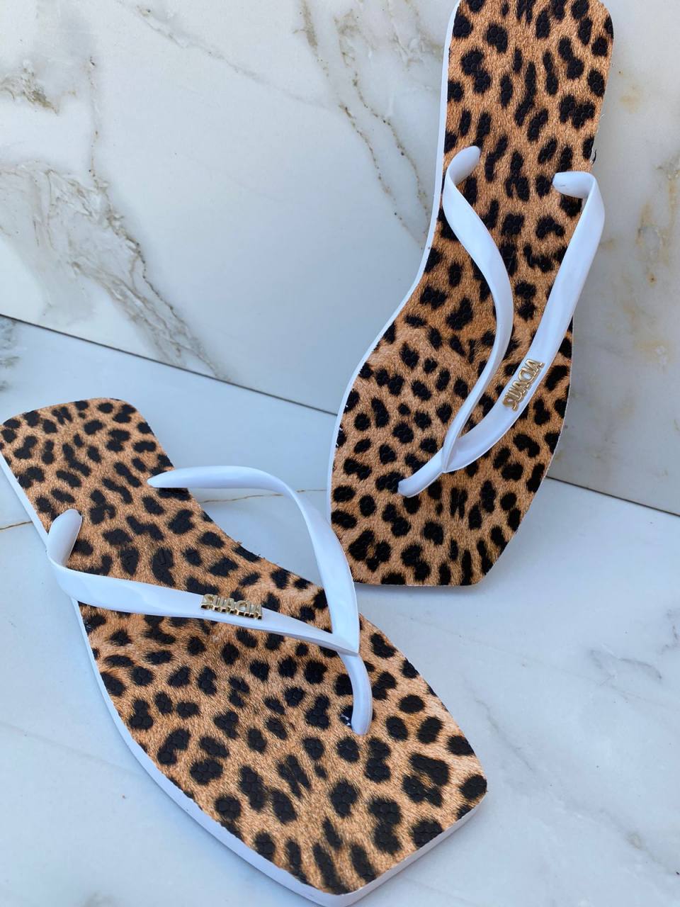 Chinelo Branco Animal Print com Correia Fina Fernanda Ramos Store
