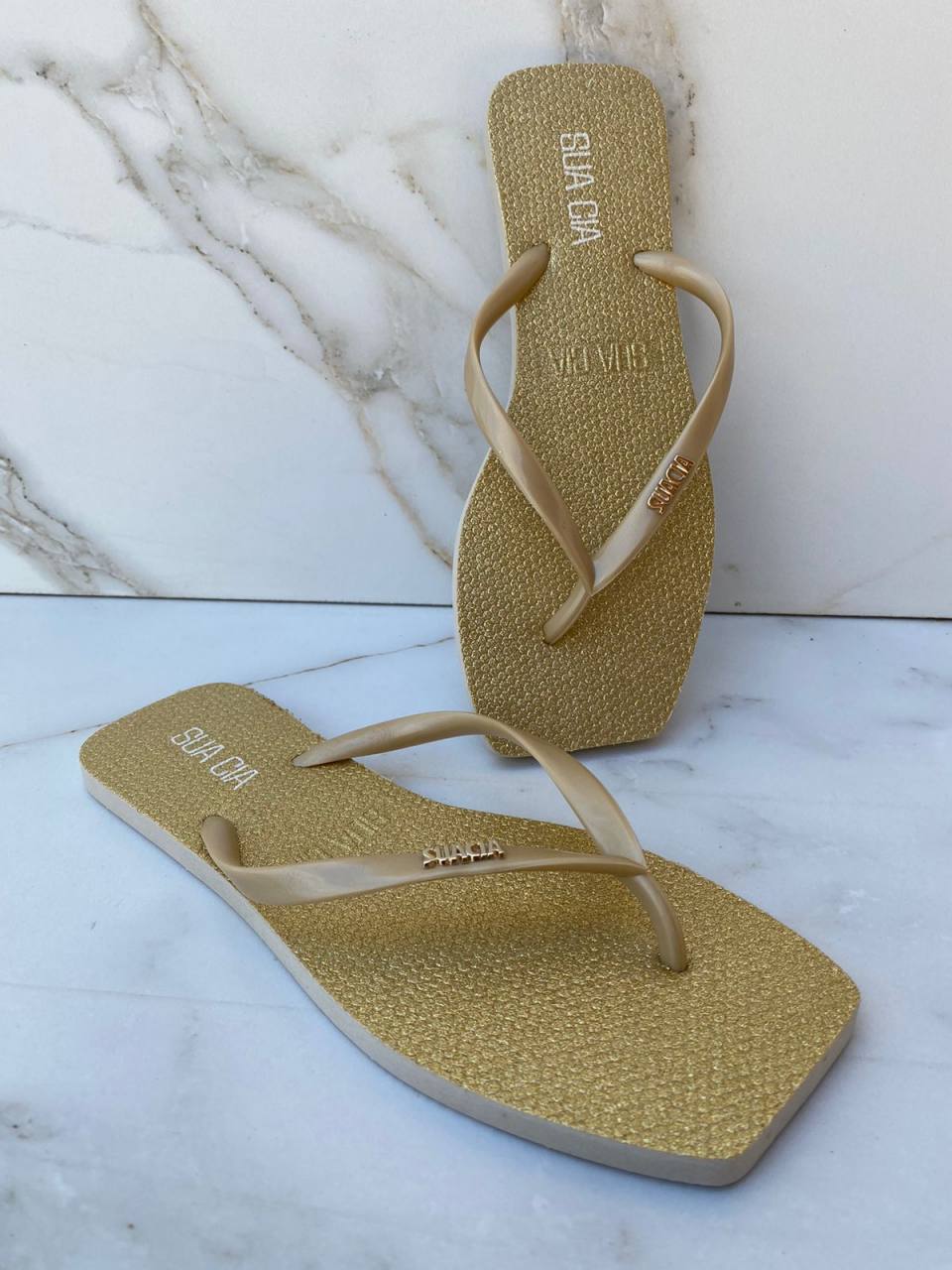 fernandaramosstore com br Chinelo Gliter Ouro Cristal com Correia Fina1