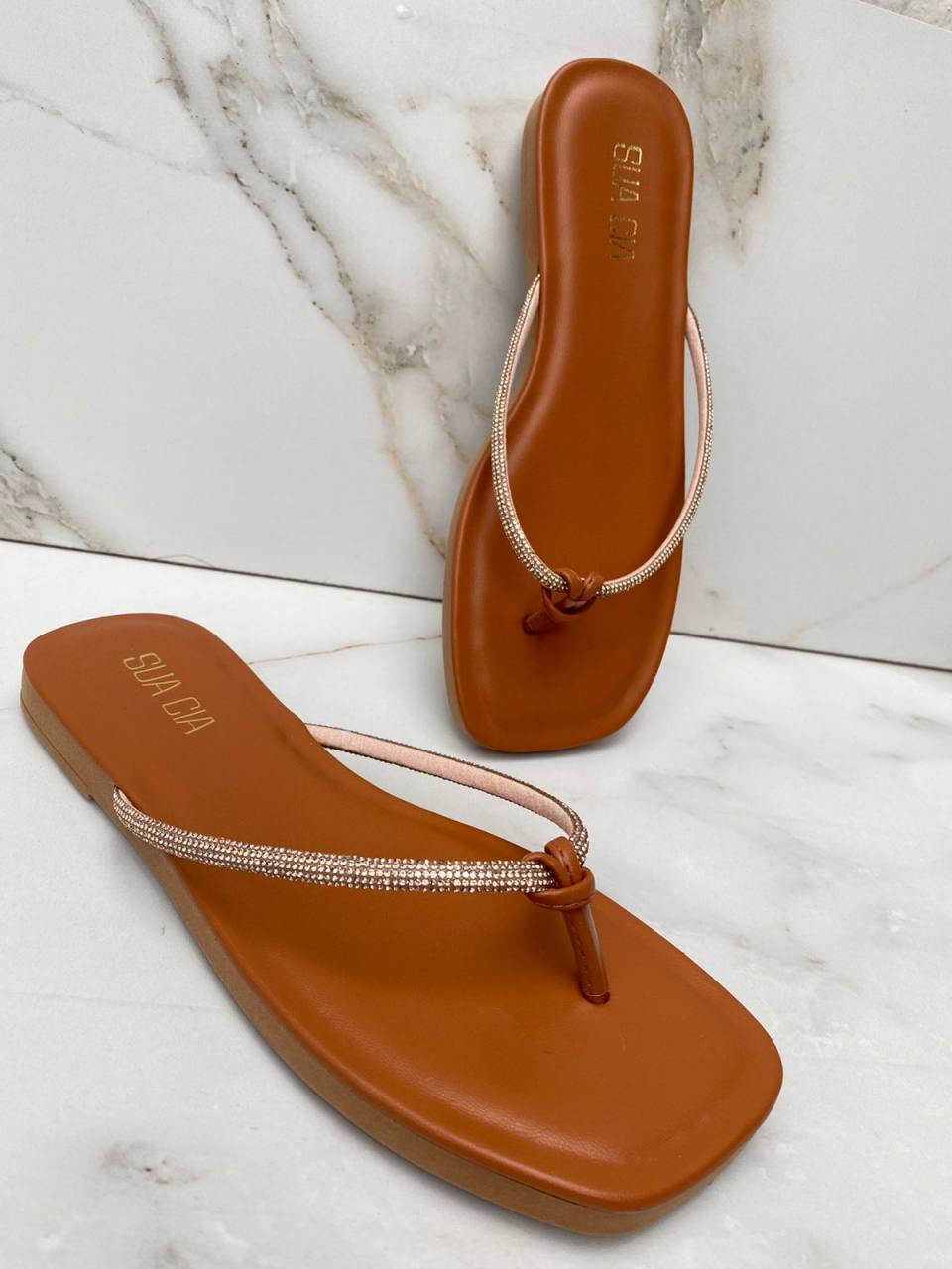 fernandaramosstore com br Rasteira Feminina Bianca Caramelo com Detalhes em Strass Cobre1